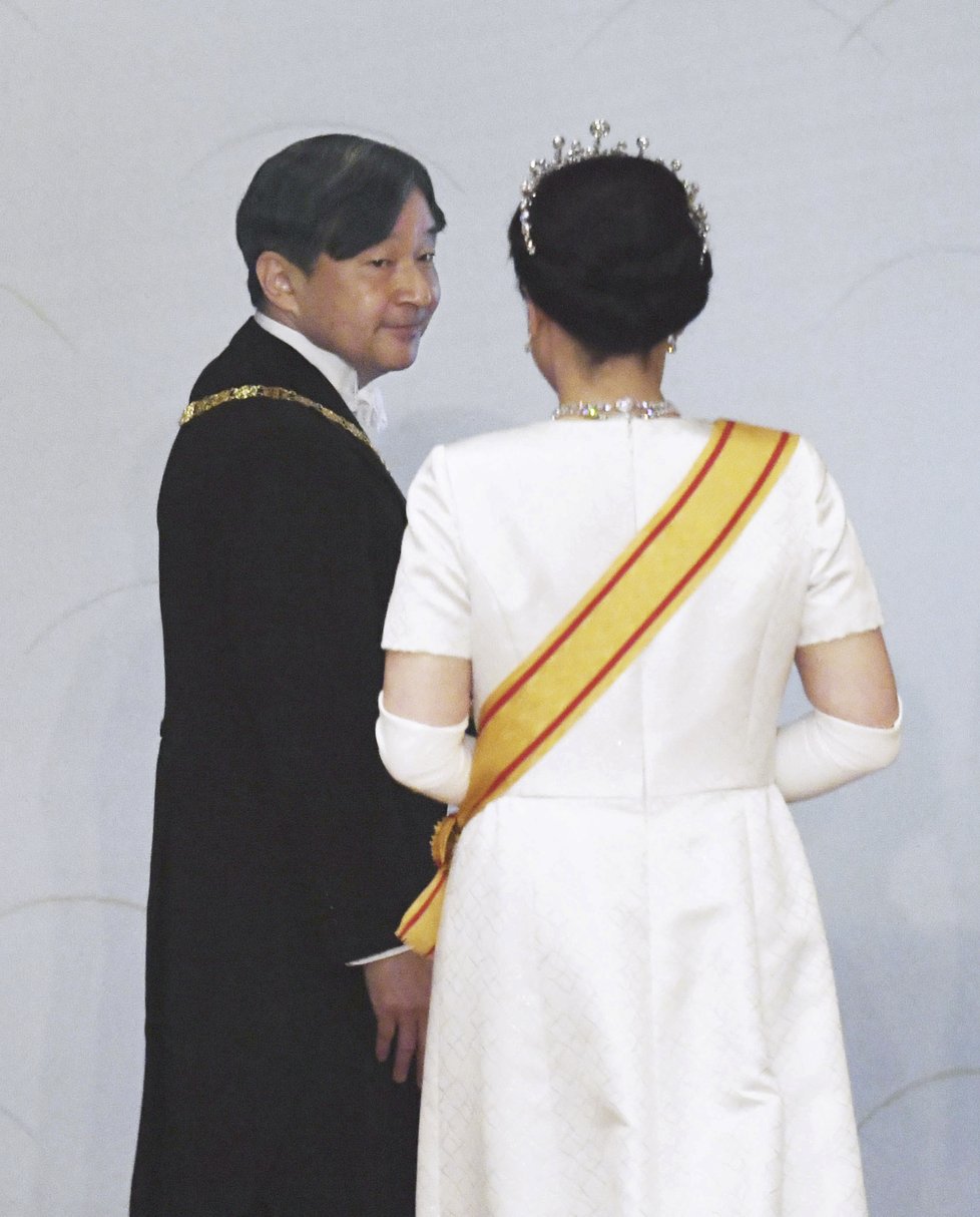 S korunovací nového japonského císaře Naruhita se do veřejného života vrátila i jeho žena, císařovna-manželka Masako.
