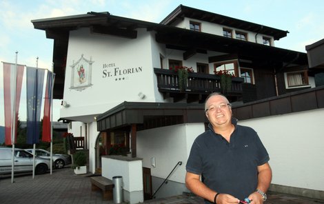 Ceník? Lidovka! Za dvoulůžkový pokoj s balkonem na týden zaplatíte v St. Florianu od 10 000 Kč, což je vcelku lidovka... 