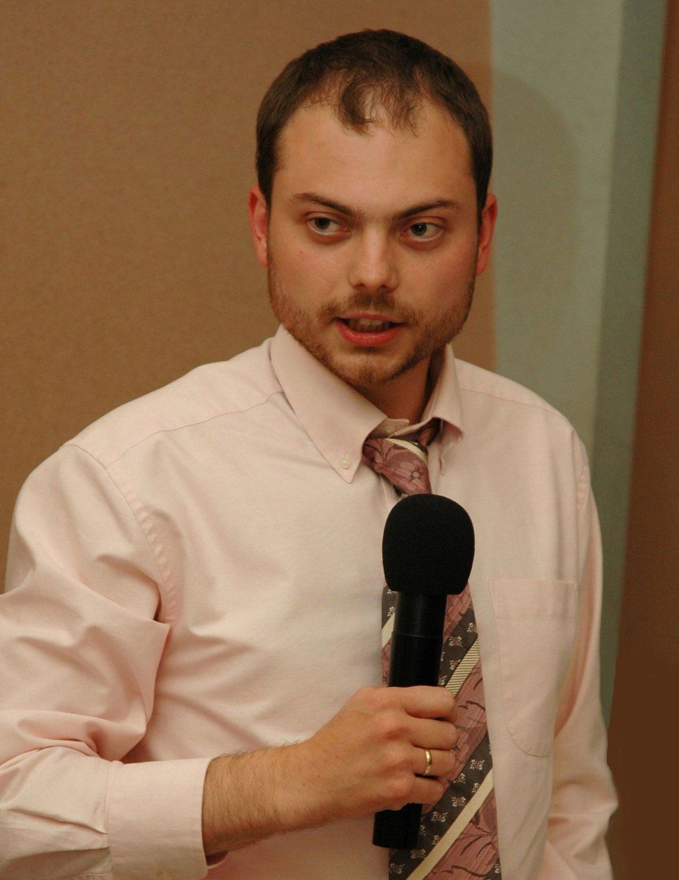 Vladimir Kara-Murza skončil v nemocnici s příznaky otravy.