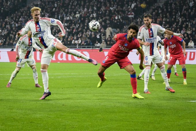 Lyon - PSG 2:3. Domácí ztratili šlágr v nastavení. Karabec nastoupil z lavičky Lyon - PSG 2:3. Domácí ztratili šlágr v nastavení. Karabec nastoupil z lavičky