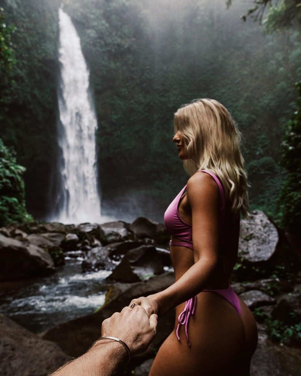 Instagramoví influenceři rádi luxusní věci i destinace. Fotí se o sto šest.