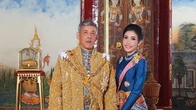 Thajský král se svojí „sexuální speciální jednotkou“ dál „bivakuje“ v luxusním hotelu v jižním Německu.