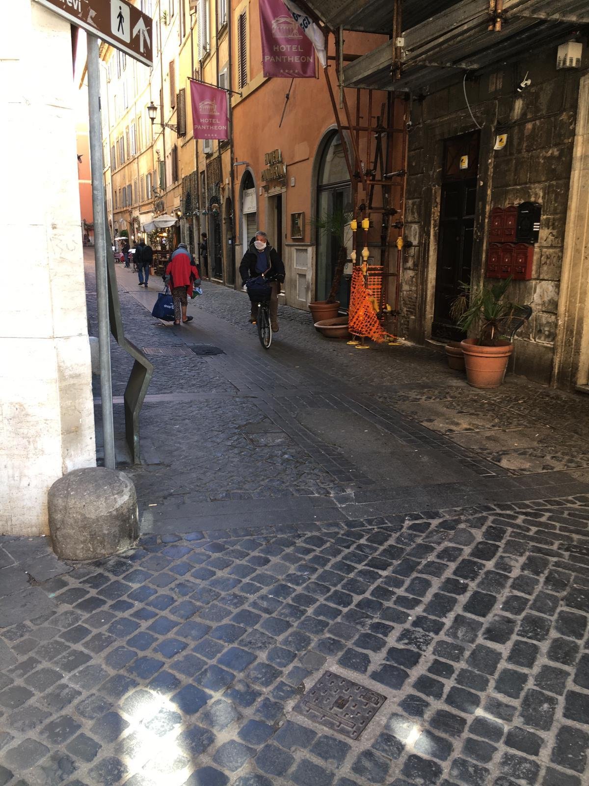 Turismus v Římě ochladl. Koronavirus uvalil na celou Itálii karanténu. Lidé se ve městě smí pohybovat jen omezeně