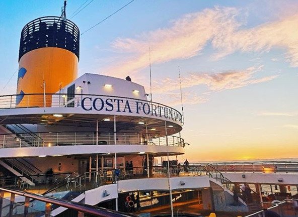 Na palubě luxusní výletní lodi Costa Fortuna skončilo 18 Čechů v karanténě.