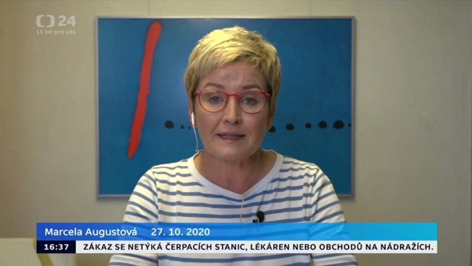 Moderátorka Marcela Augustová v domácím studiu: Karanténa v ČT