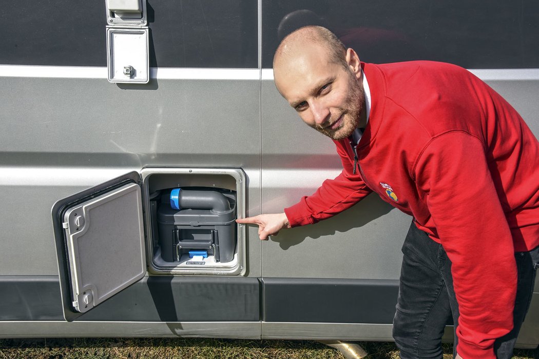 Odpadní vodu a splašky nikdy nevylévejte pod karavan nebo na místo, které není k tomu určené, zní jedno ze základních pravidel