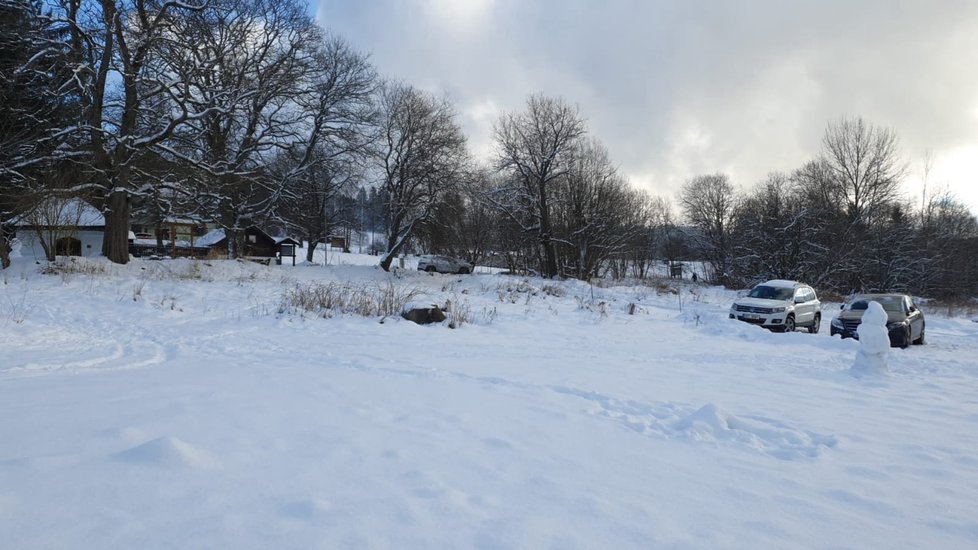 Místo přímo pod sjezdovkou Nad nádražím, kde nový areál vznikne.