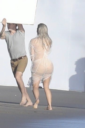 Kim Kardashian ukázala poprsí.