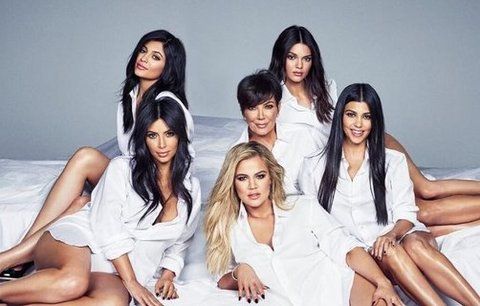 Kardashianky na titulce Cosmopolitanu: První rodina Ameriky