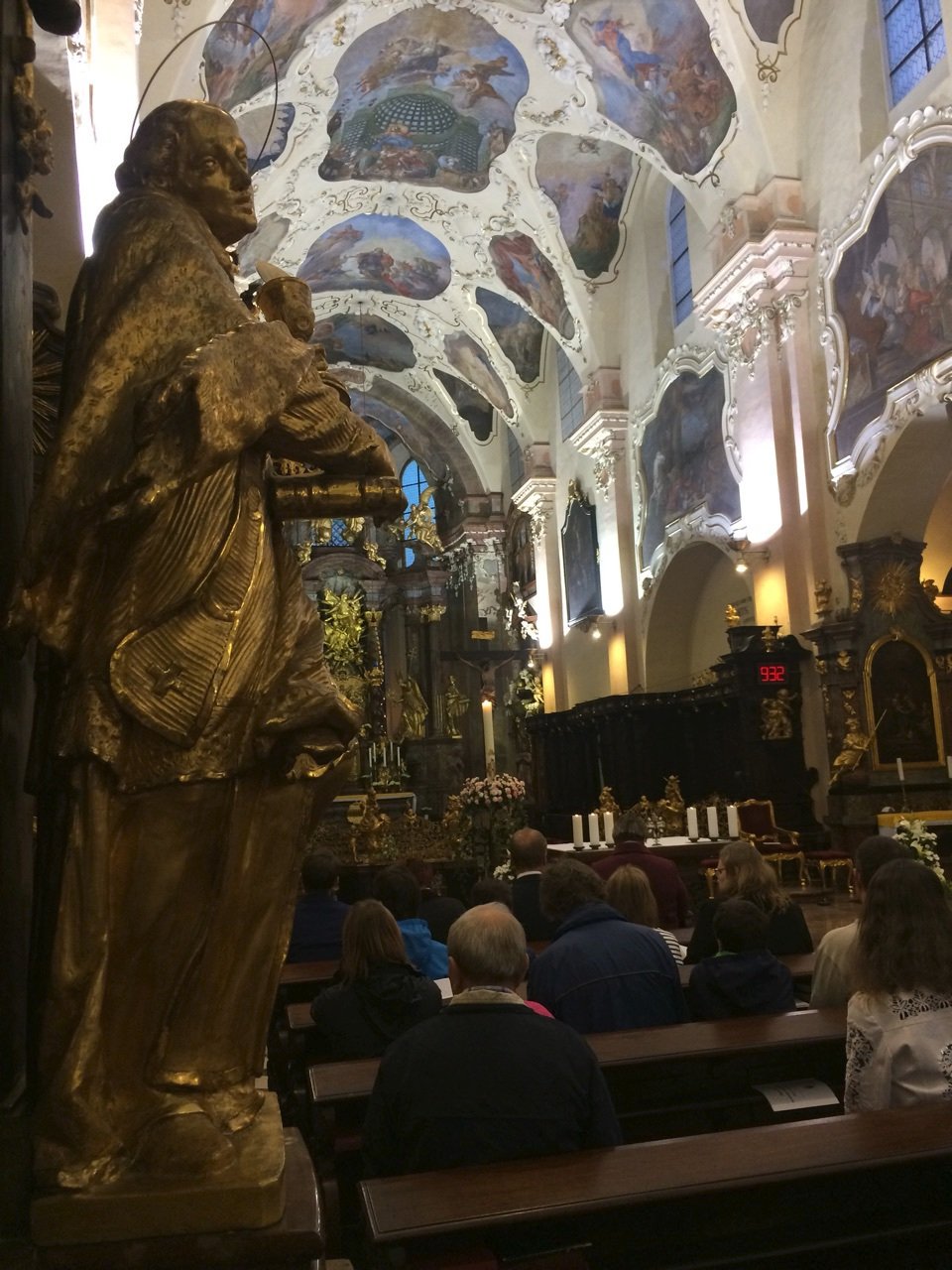 Ostatky kardinála Berana jsou v Praze. Věřící na Strahově uctili památku kardinála Berana modlitební vigilií.