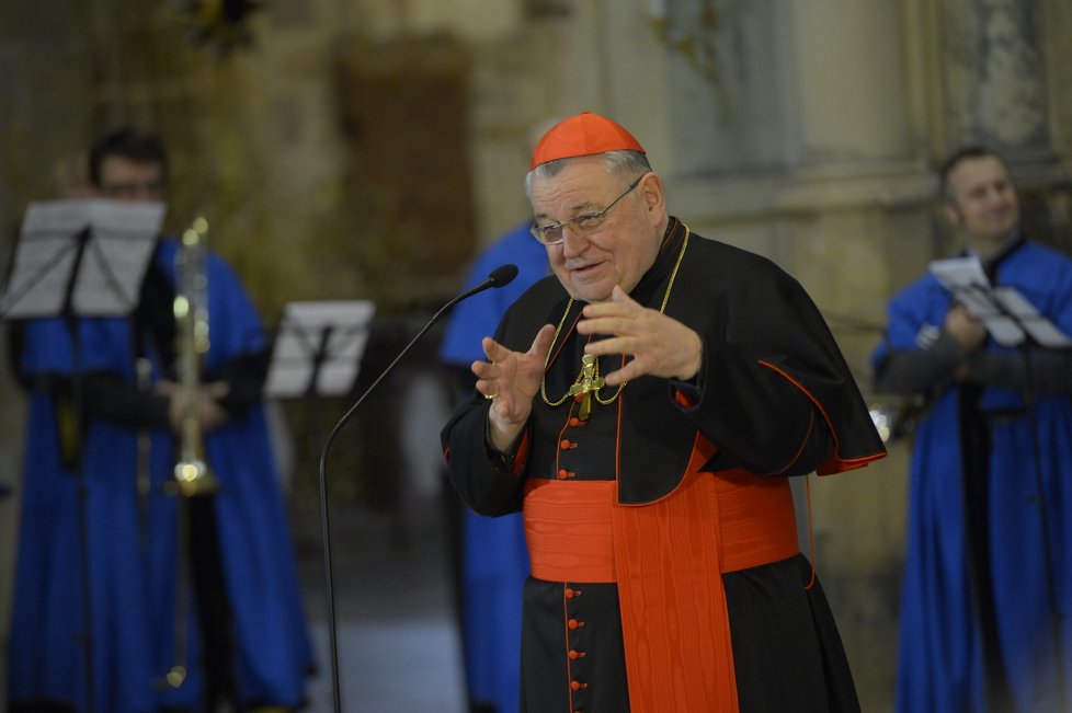 Pražského arcibiskupa kardinála Dominika Duku kritizují čeští věřící.