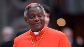 Největší šanci stát se příštím papežem má ghanský kardinál Peter Kodwo Appiah Turkson (64)