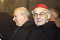 Kardinál Vlk s rakovinou našel azyl na faře v Karlíně. U sestry Magdy