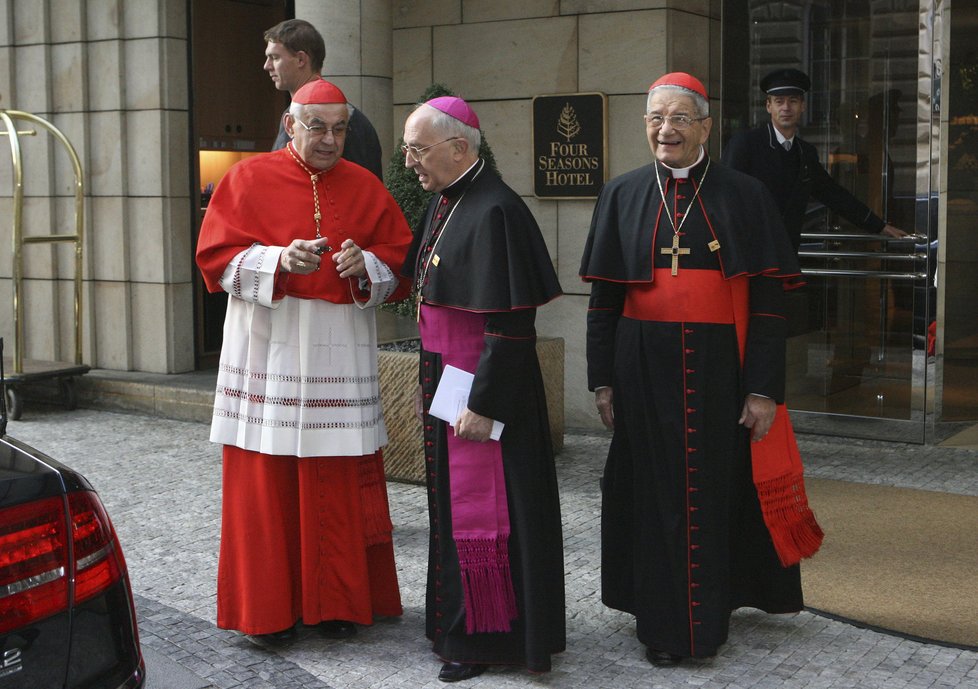 Kardinál Vlk má rakovinu. Z plic se rozšířila do kostí, se smrtí se smířil.