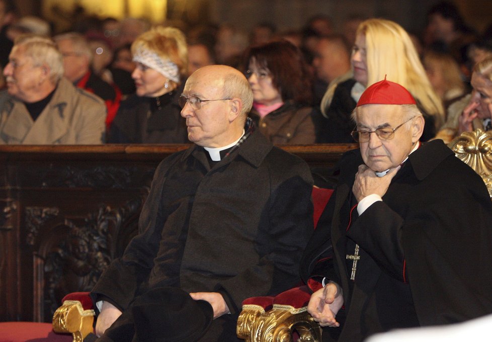Kardinál Vlk (vpravo) zemřel na rakovinu. Bylo mu 84 let.