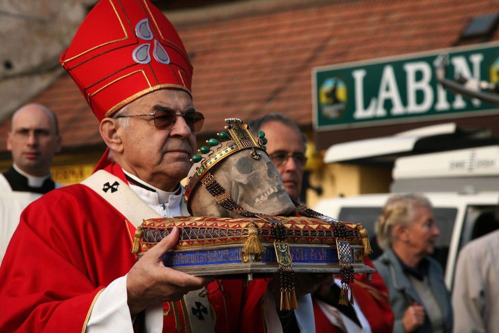 Kardinál Vlk zemřel na rakovinu. Bylo mu 84 let.