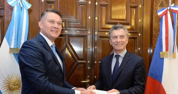 Karel Beran (vlevo) jako velvyslanec v Argentině (2016).