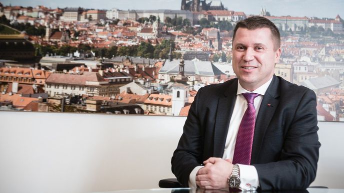 Bývalý ředitel České exportní banky Karel Bureš byl odvolán v pondělí 26. března. Nahradí ho dosavadní místopředseda představenstva a náměstek ředitele Jaroslav Výborný.