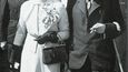 Karel Čapek a Olga Scheinpflugová spolu chodili 15 let, brali se po návratu z Alp v srpnu 1935 a oponou jejich manželství trhl 25. prosince 1938 Karlův zápal plic. Vdova Olga jej přežila o 30 let.