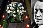 Představitelé vršovické radnice ve středu v brzkém ránu uctili památku Karla Čapka položením památečního věnce a zapálením svíček.
