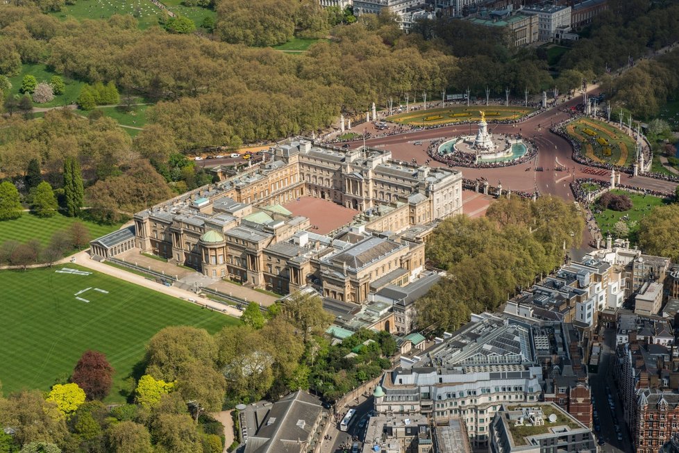 Clarence House je 500 metrů od Buckinghamského paláce.