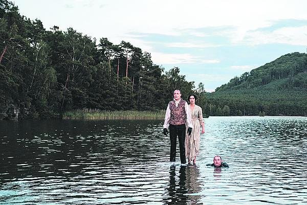 Nejen Dobrý jako vodník nekonečné hodiny trávil ve vodě.