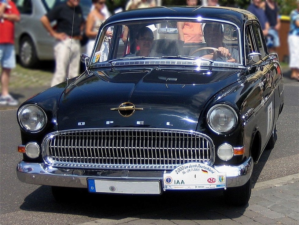 1964 Opel Capitan 60 000 Kčs (dnes 1 000 000 Kč).