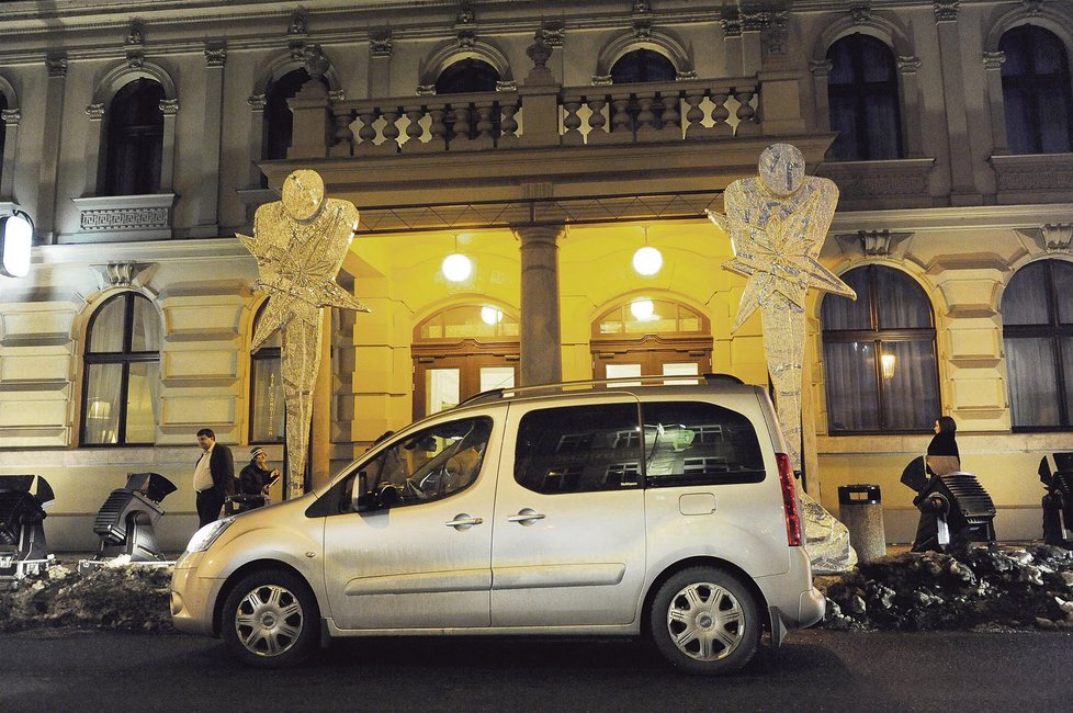 Gott a jeho auta: 2010 Citroën Berlingo 350 000 Kč.