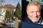 Karel Gott řeší na Bertramce svoje vystoupení.