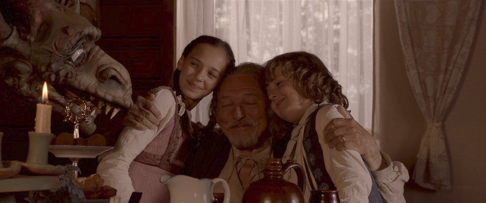 2018 film: Když draka bolí hlava role: Barborka K filmu natočila se svým otcem titulní píseň.