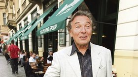 Karel Gott chce svým ženám doma ulevit od práce