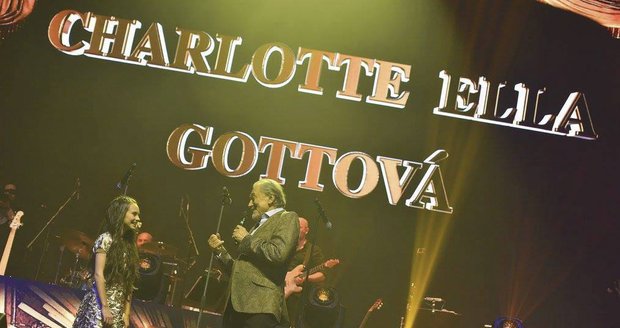 Charlotte Ella Gottová vystupovala s tátou Karlem Gottem na koncertě v Bratislavě