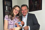 2010 - Karel Gott s dcerou Lucií a vnukem Vojtíškem