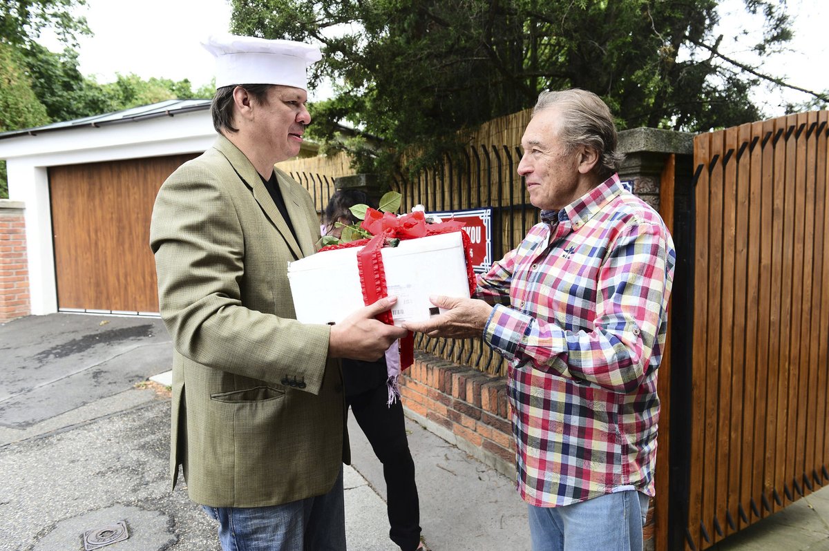 76 let O rok později dostal až pod nos na Bertramku jehněčí maso. 