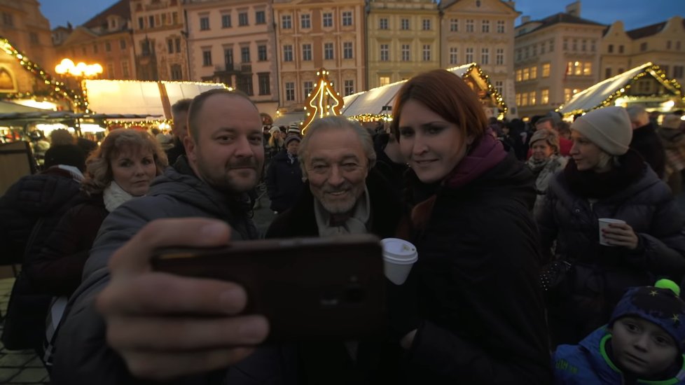 Záběry z dokumentu Karel.