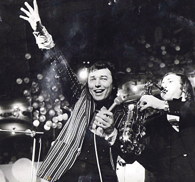 1977 – Karel s Felixem během vystoupení na soutěži Intertalent