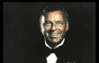 Takto se otec juniora, slavný Frank Sinatra, Karlovi podepsal. Fotografii přivezli Gottovi z Vegas v roce 1991 jako dárek jeho kamarád, zpěvák zvaný Doktor swing, Arnošt Kavka.