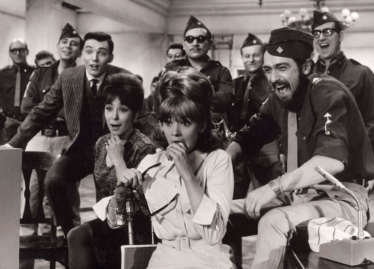 1965, Kdyby tisíc klarinetů: Karel Gott a Hana Hegerová během natáčení úspěšného muzikálu.