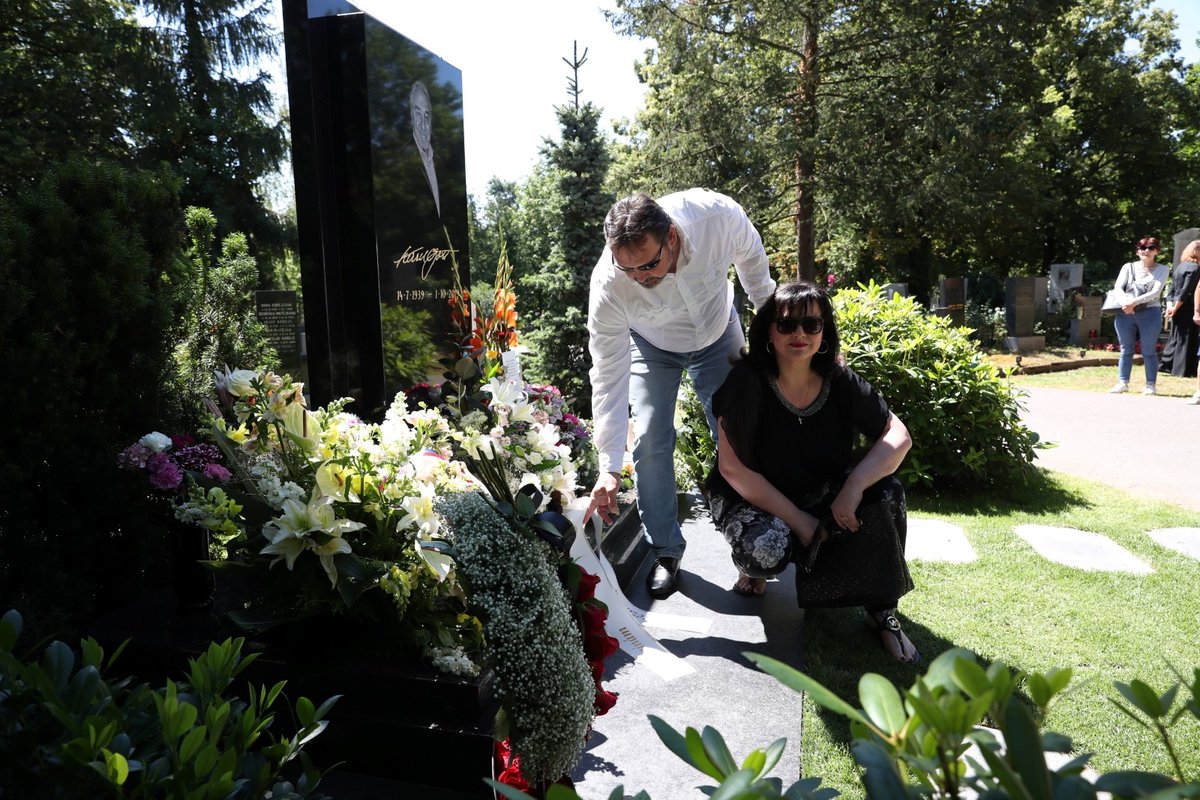 Hrob Karla Gotta: Šárka Rezková a její přítel Mirek