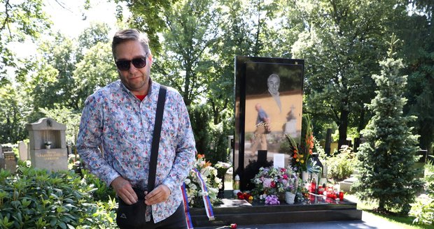 Hrob Karla Gotta v den jeho 81. narozenin: Patrik Rokl