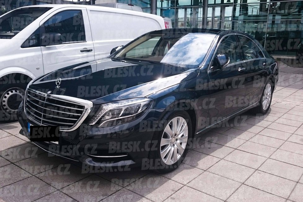 Cena Mercedesu-Benz třídy S, který Karel vybíral pro Ivanu, začíná na 2 158 640 Kč. Ve vyšších specifikacích a s doplňkovou výbavou ovšem přesáhne i pět milionů!