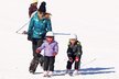 Ivana si s holčičkami Charlottkou a Nellinkou užívá v zimních střediscích na lyžích