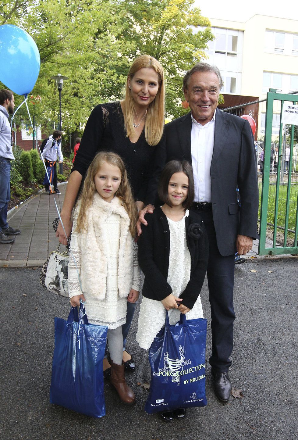 Karel Gott s manželkou Ivanou a dcerami Nellinkou a Charlottkou