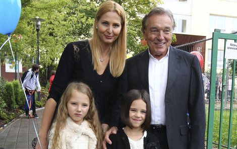 Karel Gott s rodinou.
