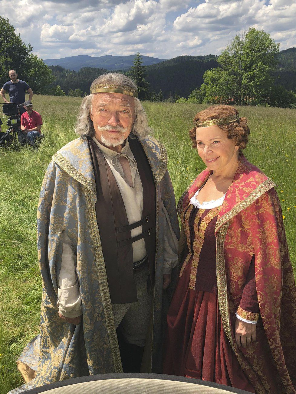 Karel Gott během natáčení pohádky s filmovou královnou Kamilou Magálovou.