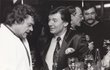 Rok 1987 - Křest alba Posel dobrých zpráv. Karel Gott vzpomíná: „Na album Posel dobrých zpráv z roku 1987 mi Karel napsal některé písně. A především velký hit Čau, lásko, který jsem natočil s Marcelou Holanovou. Proto tehdy nemohl na křtu desky chybět.“