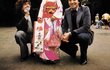 Rok 1977, festival Yamaha v Tokiu. Karel Gott vzpomíná: „S Karlem Svobodou jsme byli dvakrát na soutěži v Japonsku. V roce 1974 jsme tam zvítězili s písní Ať láska má kde kvést, dostali jsme cenu Třešňové květy. O tři roky později jsme obdrželi cenu za vynikající umělecké vystoupení, tehdy jsem tam zpíval píseň Jdi za štěstím. Obě ty písně vyšly v Japonsku v angličtině na singlu.“ Rok 1977, festival Yamaha v Tokiu. Karel Gott vzpomíná: „S Karlem Svobodou jsme byli dvakrát na soutěži v Japonsku. V roce 1974 jsme tam zvítězili s písní Ať láska má kde kvést, dostali jsme cenu Třešňové květy. O tři roky později jsme obdrželi cenu za vynikající umělecké vystoupení, tehdy jsem tam zpíval píseň Jdi za štěstím. Obě ty písně vyšly v Japonsku v angličtině na singlu.“