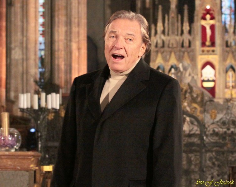 2013 – Karel Gott zpíval v kostele.