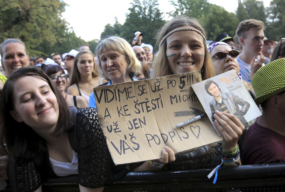 Fanynky na vystoupení Karla Gotta na Sázavafestu