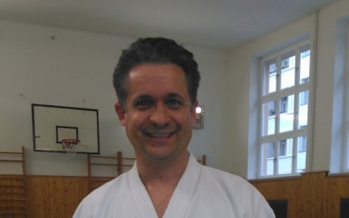 Ladislav Kříž je bylinář, absolvent FTVS UK, nositel 6. danu v karate, mistr Evropy a vicemistr světa v karate.